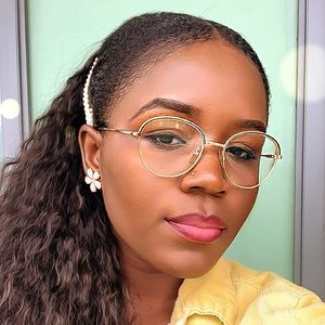 Meet your Posher, Joy